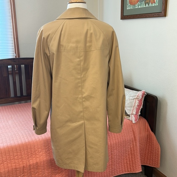 Vintage London Fog Tan Short Trench Coat size 6 - Picture 5 of 16
